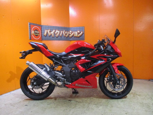 横から見てもこの通り状態グッド！！当社は価格は安くても車両の質が高いので常時即売れ！悩むのは危険！